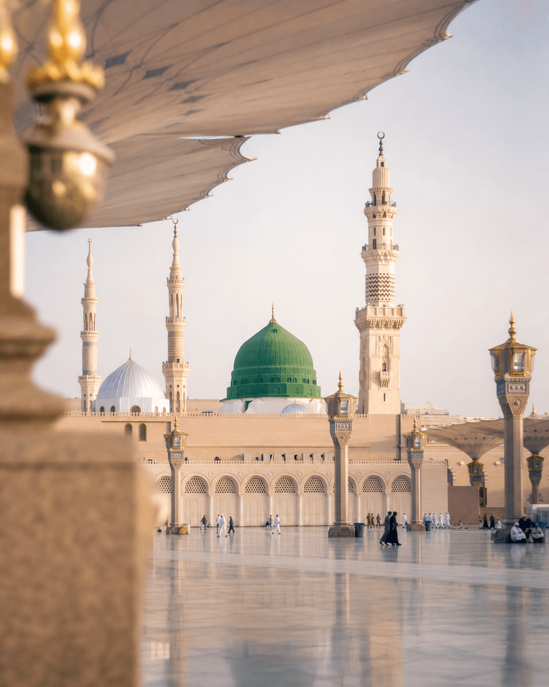 The green dome and courtyard of the Prophet's Mosque in Madinah